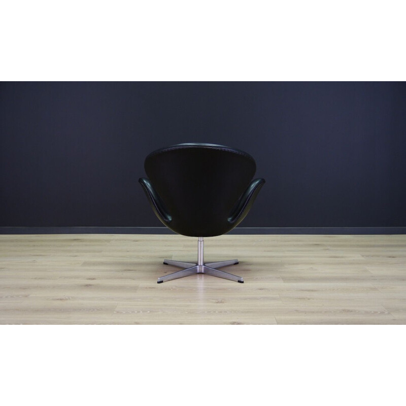 Vintage leather armchair Swan by Arne Jacobsen for Fritz Hansen, 1982