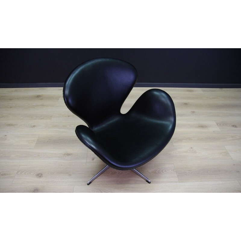 Vintage leather armchair Swan by Arne Jacobsen for Fritz Hansen, 1982