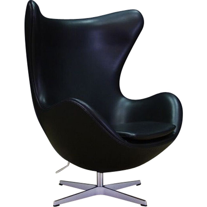 Vintage Arne Jacobsen Egg Chair Elegance in leather black