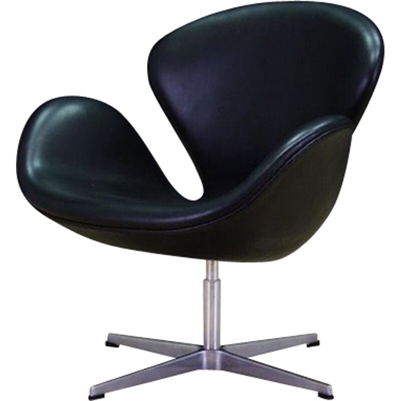 Vintage leather armchair Swan by Arne Jacobsen for Fritz Hansen, 1982