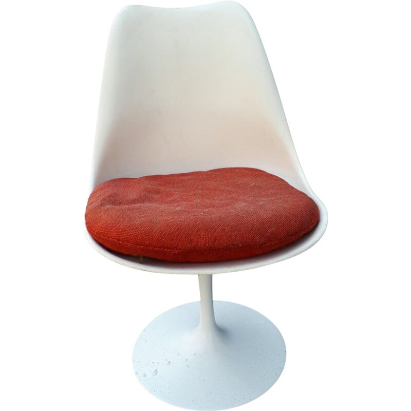 Tulip chairs, Knoll International, Eero Saarinen