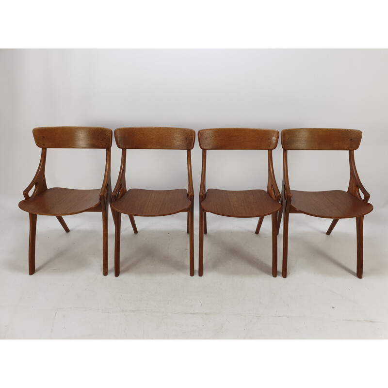 Set of 4 vintage chairs in oak by Arne Hovmand-Olsen