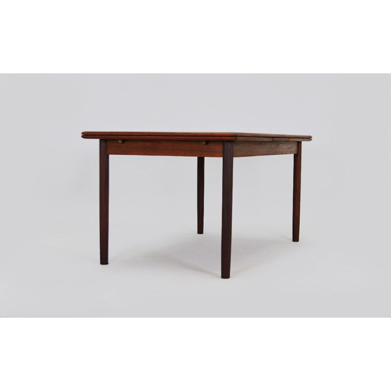 Scandinavian extendable table in teak