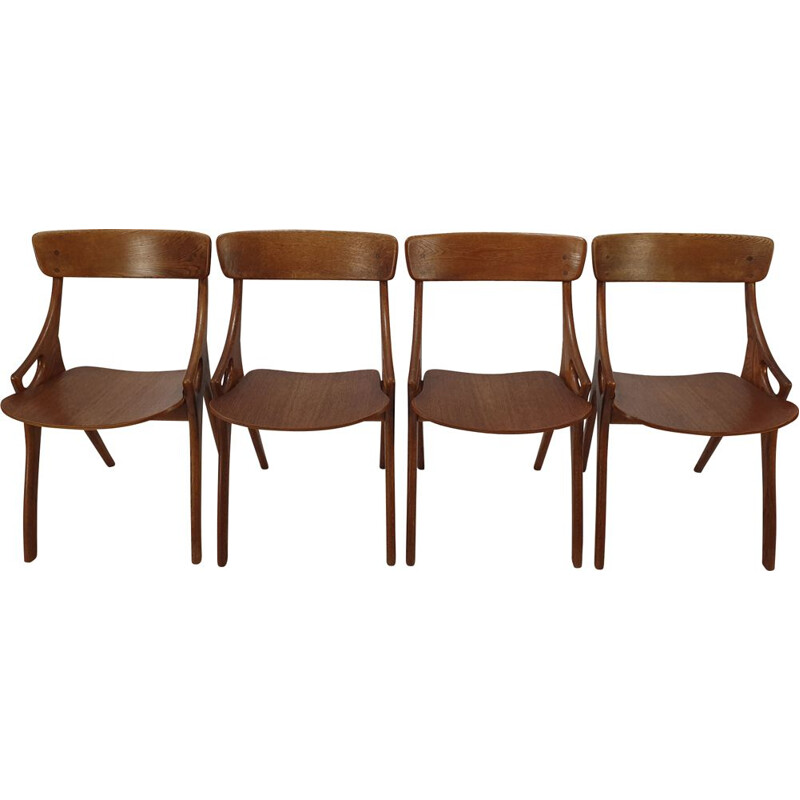 Set of 4 vintage chairs in oak by Arne Hovmand-Olsen