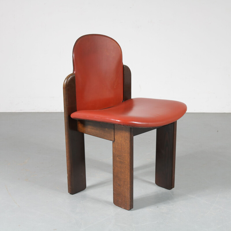 Suite de 4 chaises vintage en bois et cuir rouge, Italie 1970