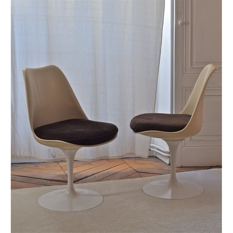 Set of 2 vintage tulip chairs by Eero Saarinen for Knoll International