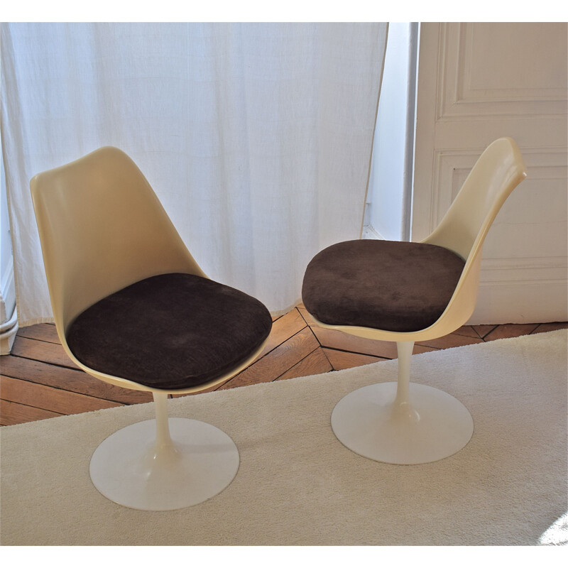 Set of 2 vintage tulip chairs by Eero Saarinen for Knoll International