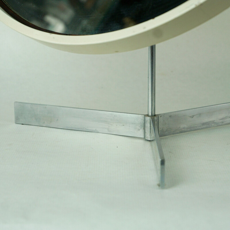 Specchio da tavolo circolare bianco vintage di Uno e Osten Kristiansson per Luxus, Svezia 1960