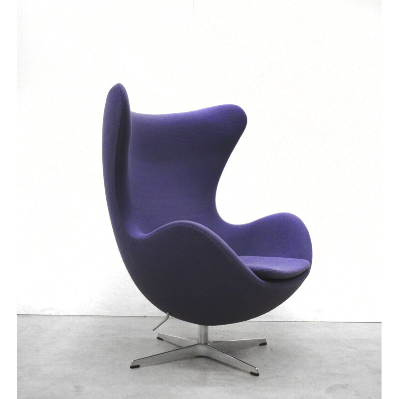 Sillón vintage "Egg chair" morado de Arne Jacobsen para Fritz Hansen