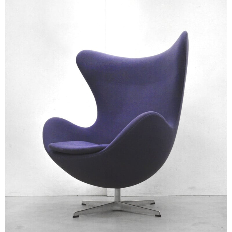 Fauteuil vintage violet "Egg chair" par Arne Jacobsen pour Fritz Hansen