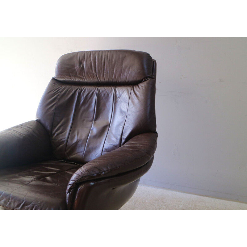 Vintage leather swivel lounge chair, 1960s 
