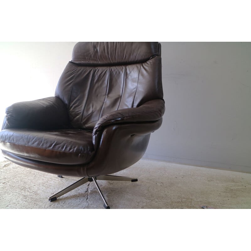 Vintage leather swivel lounge chair, 1960s 