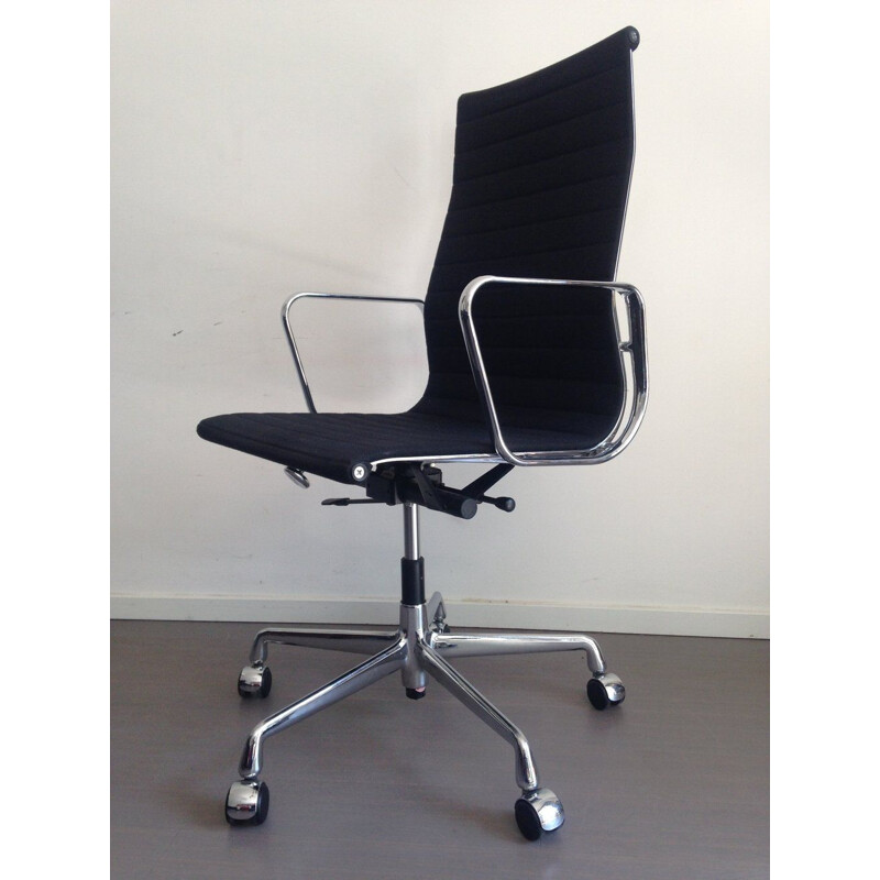 **AUTH** Vintage EA119 swivel chair by Eames for Vitra