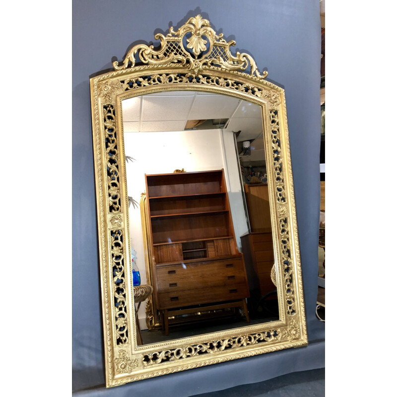 Grand miroir vintage en bois et stuc ajourés a la feuille d'or