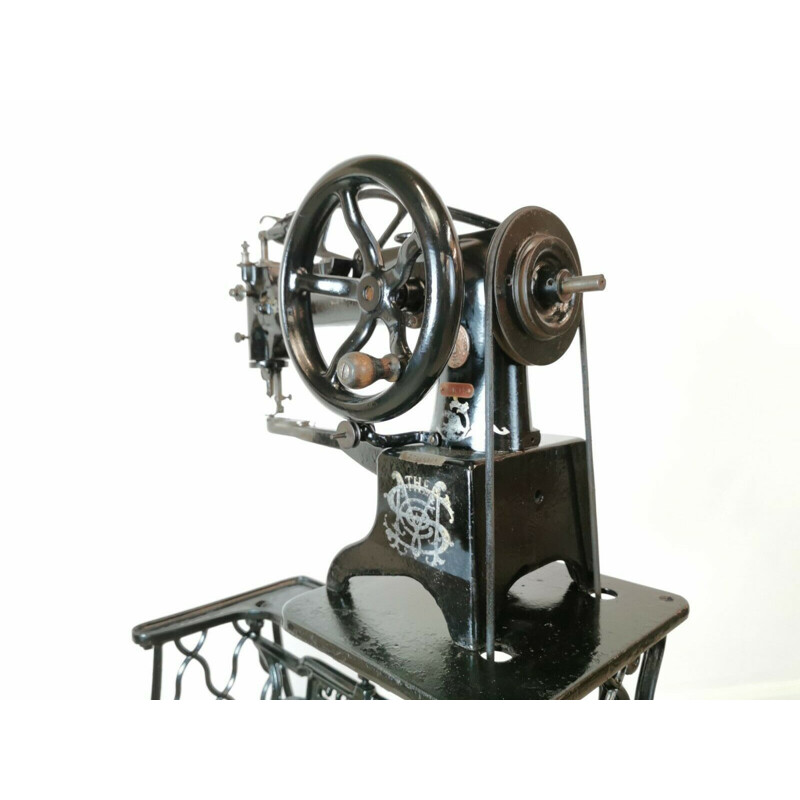 Machine à coudre de cordonnier vintage "Singer" orné sur un support de pédale, Ecosse