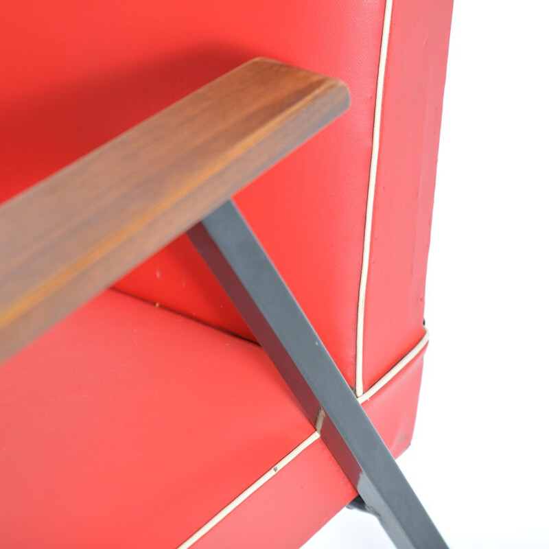 Paire de fauteuils vintage en bois, métal et simili cuir rouge - 1940