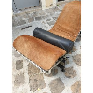 Chaise Longue  vintage LC4 par Le Corbusier en peau de vache, 1965