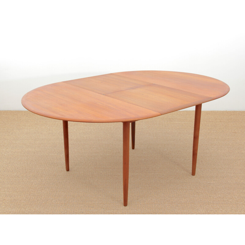 Teak round scandinavian vintage dining table in butterfly extension, 1960s