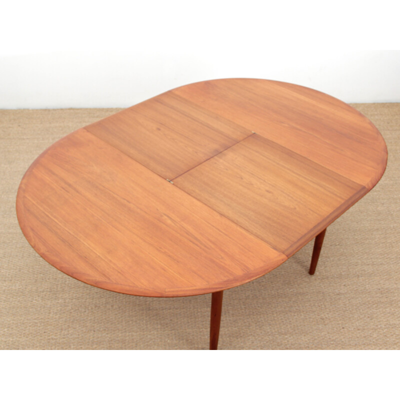 Teak round scandinavian vintage dining table in butterfly extension, 1960s