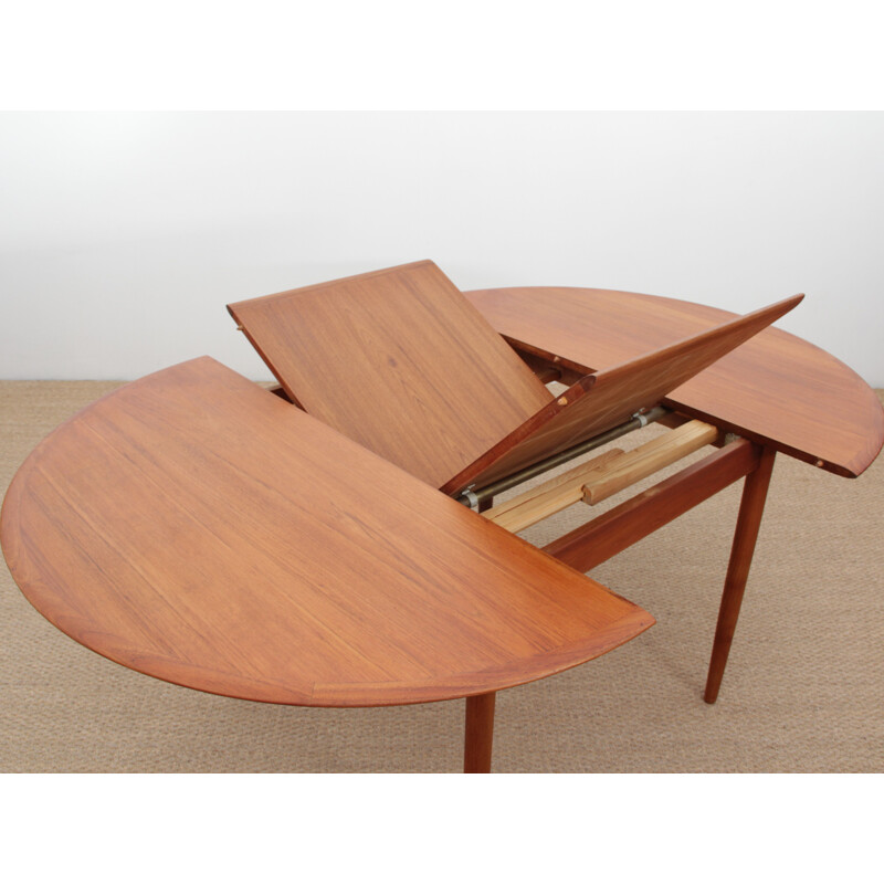 Teak round scandinavian vintage dining table in butterfly extension, 1960s