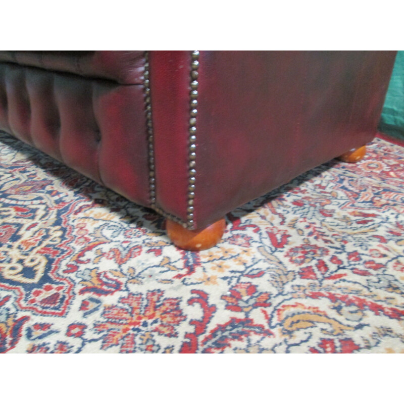 Vintage 2-seater chesterfield sofa in red leather