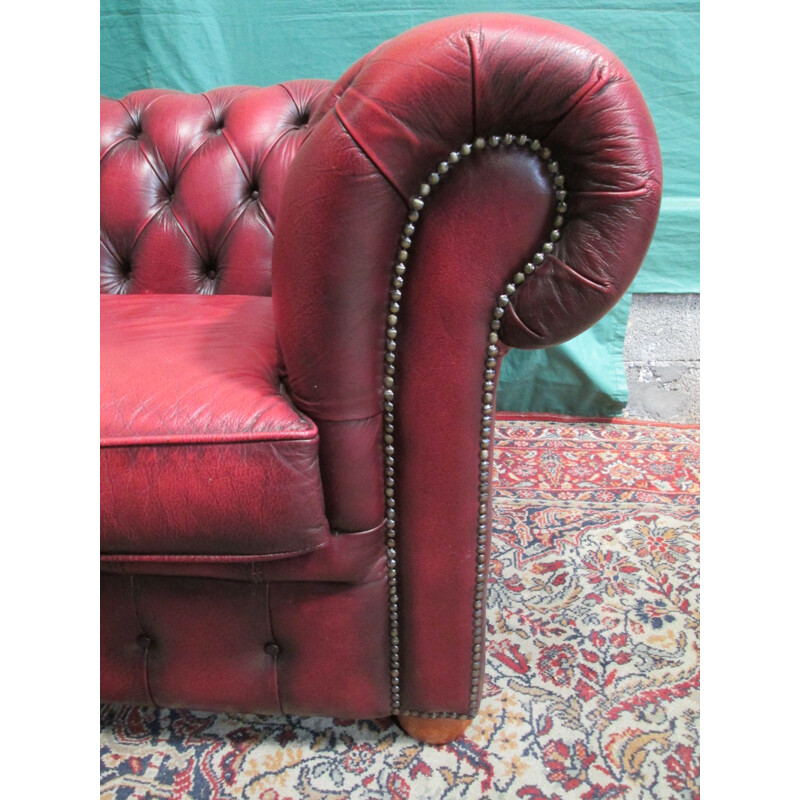 Vintage 2-seater chesterfield sofa in red leather