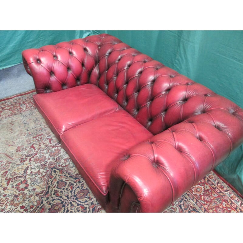 Vintage 2-seater chesterfield sofa in red leather