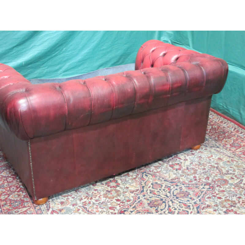 Vintage 2-seater chesterfield sofa in red leather