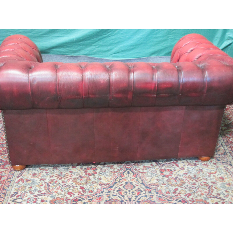 Vintage 2-seater chesterfield sofa in red leather