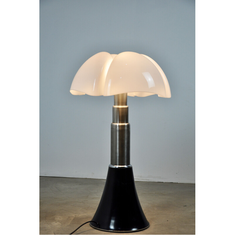 Lampe de table vintage Pipistrello par Gae Aulenti pour Martinelli Luce, 1960