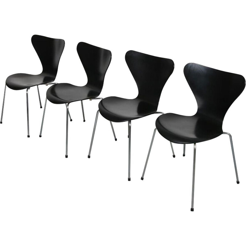 Vintage set of 4 butterfly chairs by Arne Jacobsen, manufactured by Fritz Hansen 1990