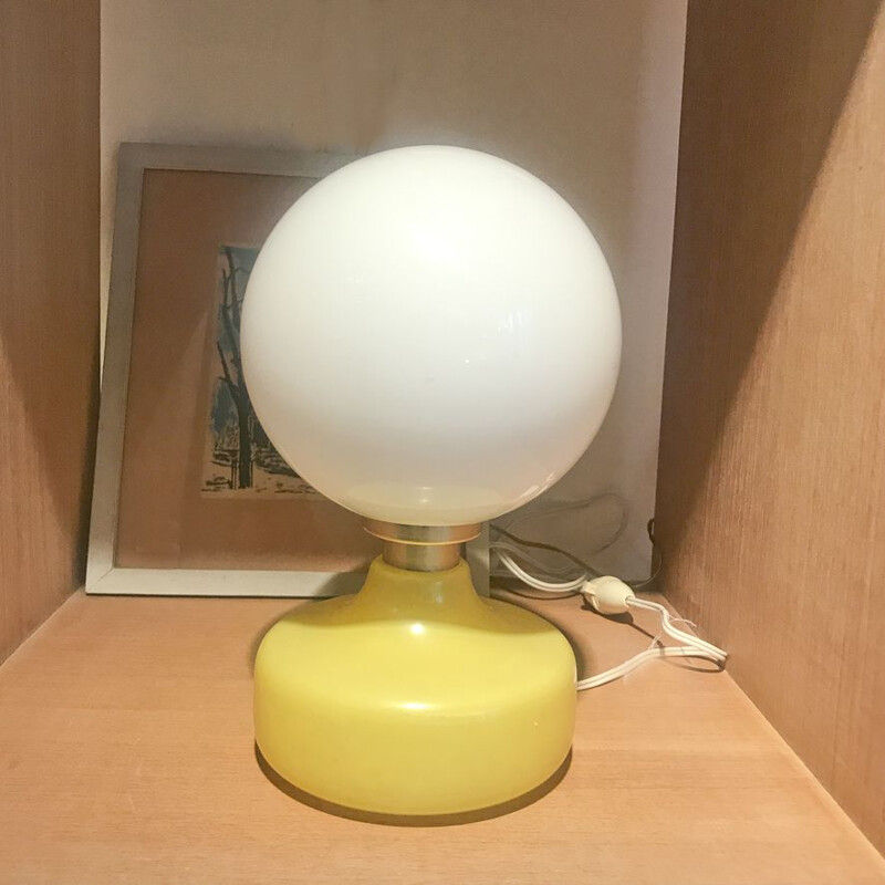 Lampe de table vintage en opaline et verre jaune, 1960