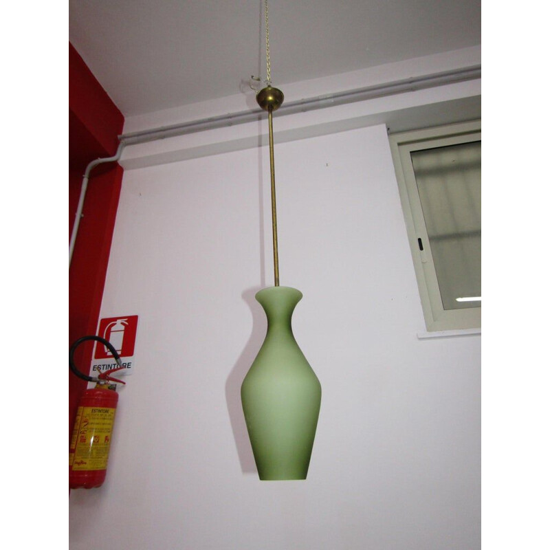 Lampadario vintage in vetro colorato verde con struttura in ottone di Stilnovo 1950