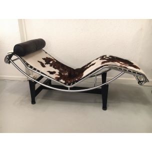 Chaise longue vintage LC4 en peau de vachette, par Le Corbusier pour Cassina, 1980