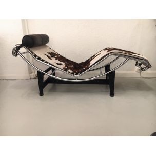 Chaise longue vintage LC4 en peau de vachette, par Le Corbusier pour Cassina, 1980