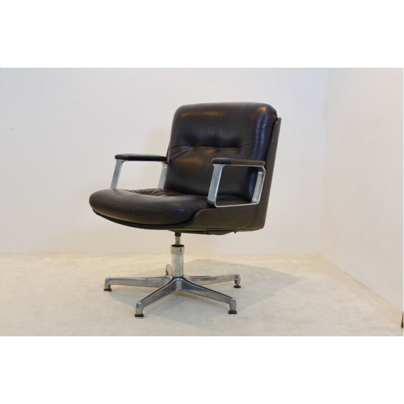 Vintage executive leather swivel chair by Vaghi, Italy 1960