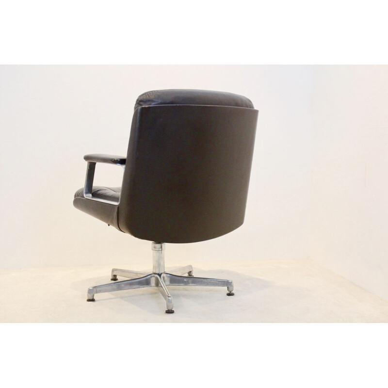 Vintage executive leather swivel chair by Vaghi, Italy 1960