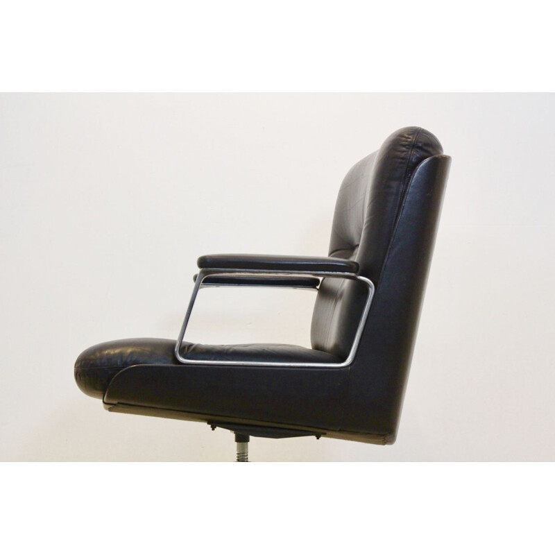 Vintage executive leather swivel chair by Vaghi, Italy 1960