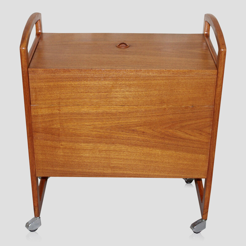 Bar chariot vintage scandinave en teck sur roulette, 1960