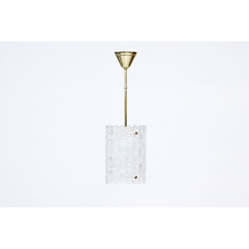 Lámpara de suspensión sueca vintage de cristal y latón de Carl Fagerlund para Orrefors, 1960