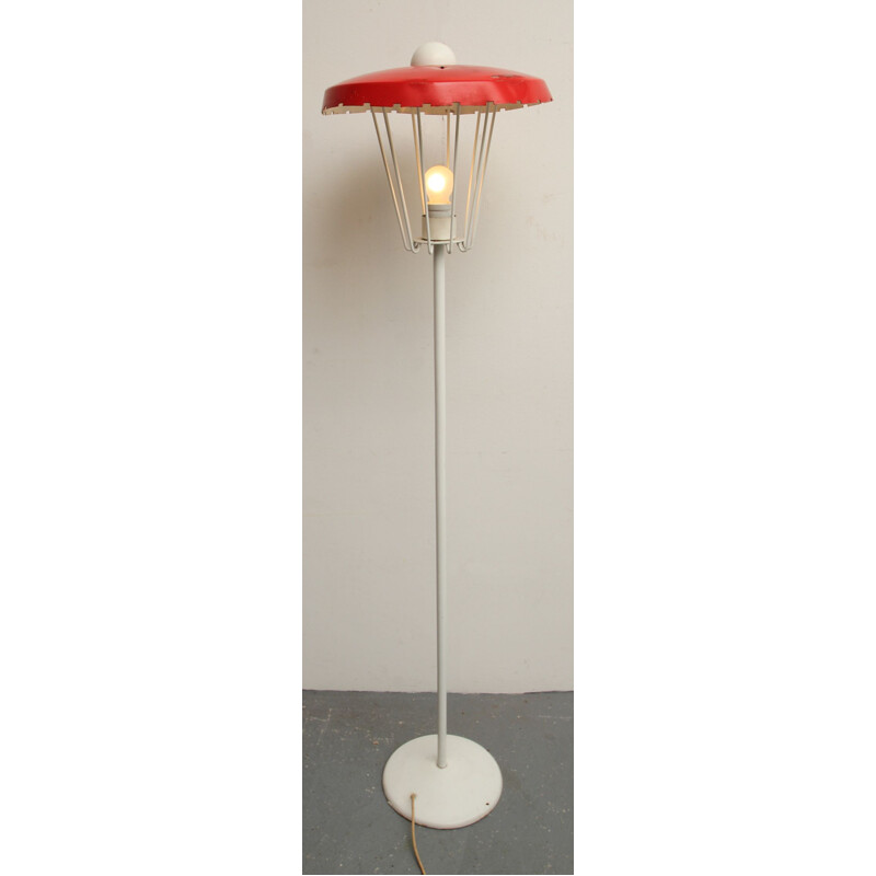 Lámpara de pie vintage de metal rojo y blanco, 1950