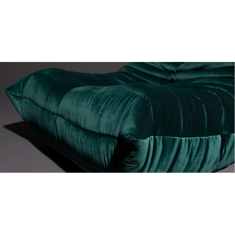 Vintage "Togo" 1-seater sofa in dark green velvet by Michel Ducaroy for Ligne Roset