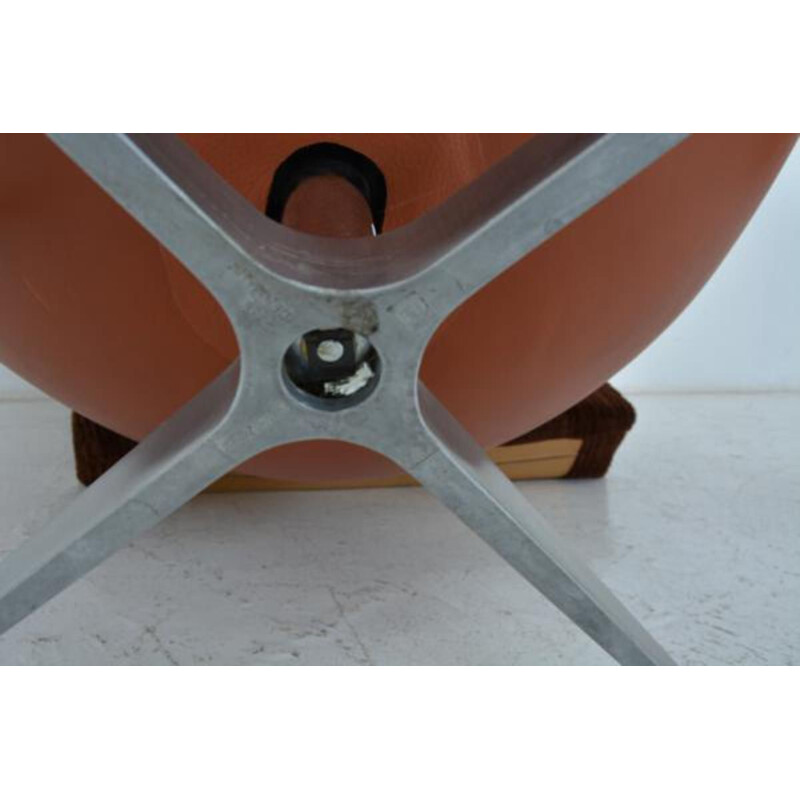Fauteuil Egg vintage et son repose pied par Arne  Jacobsen pour Fritz Hansen 