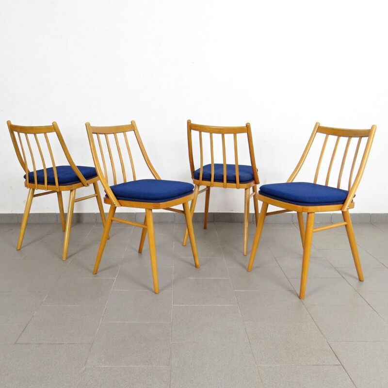 Suite de 4 chaises à repas avec tissu bleu