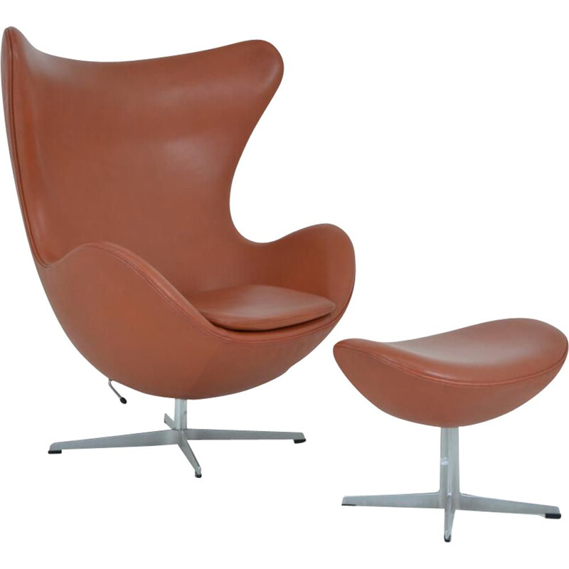 Fauteuil Egg vintage et son repose pied par Arne  Jacobsen pour Fritz Hansen 