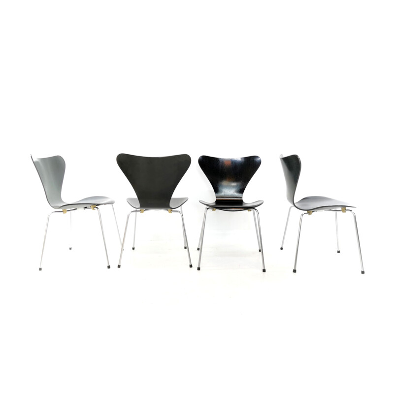 Set of 4 vintage dining chairs by Arne Jacobsen for Fritz Hansen , 1967