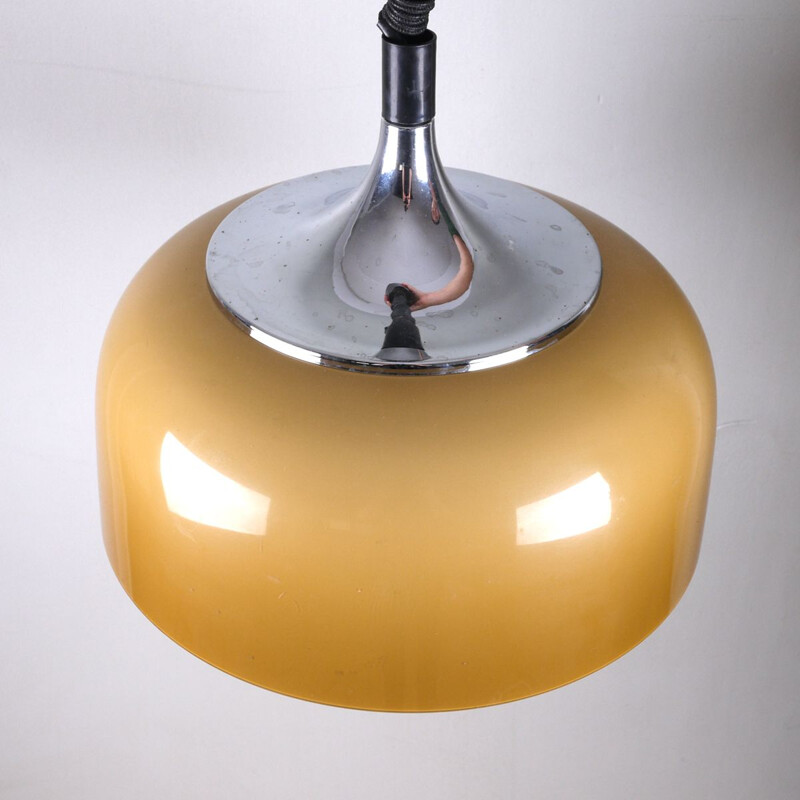 Lámpara de suspensión naranja vintage de Harvey Guzzini, 1960