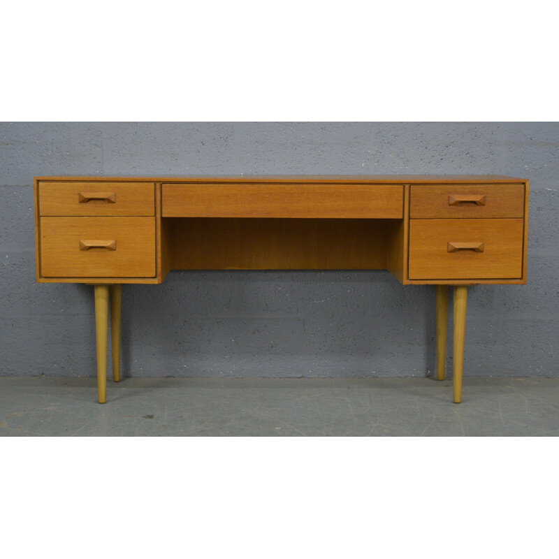 Bureau en chêne vintage par John et Sylvia Reid de Stag Furniture, 1960