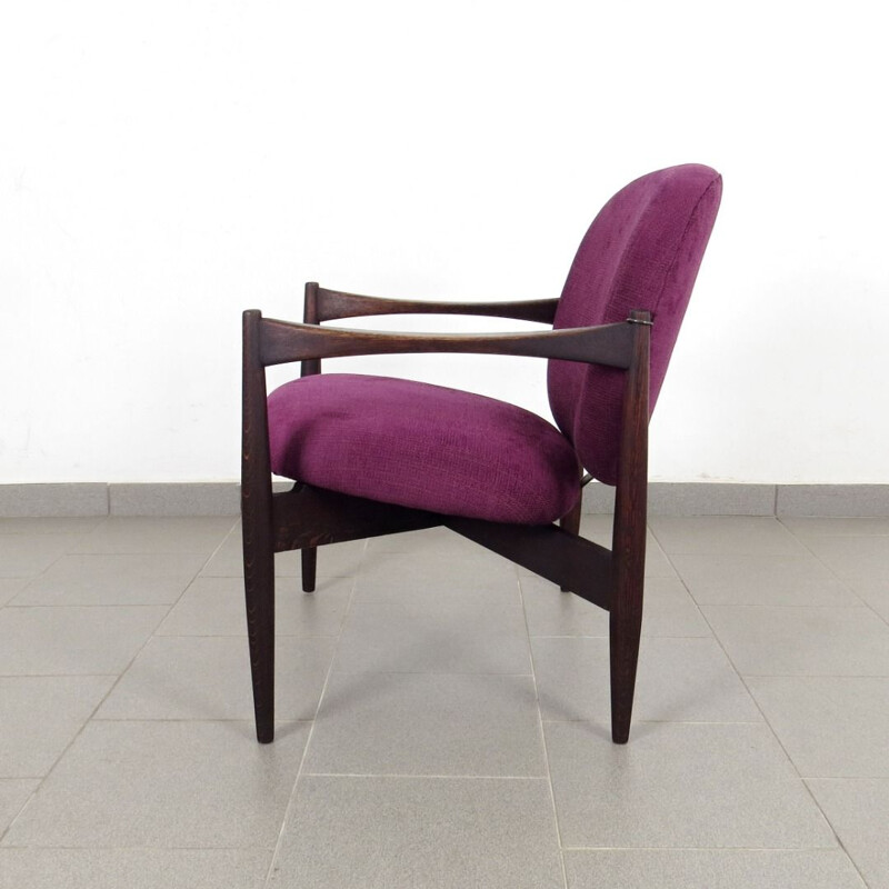Vintage violetter Sessel, Tschechoslowakei 1960