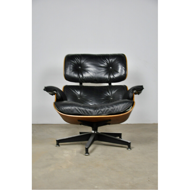 Fauteuil "lounge chair" noir en palissandre, Charles et Ray Eames pour Herman Miller, 1970